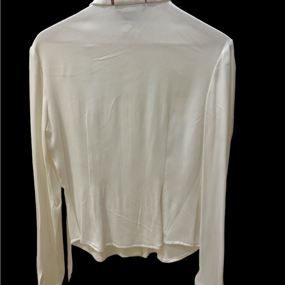KOEL size small. Button down blouse. Satin inserts on pockets and neckline - Picture 4 of 5